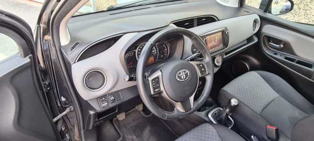 Toyota Yaris 1.3 5 porte Active *PREZZO REALE*